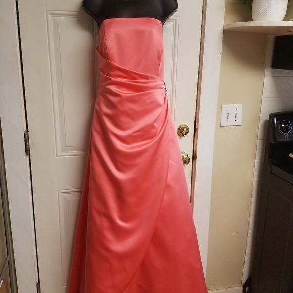 David's Bridal Coral Color Strapless Evening  Dress - Picture 1 of 8